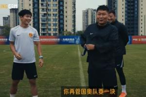铜牌被“没收”！刘建业拿走向余望亚运奖牌打趣：再管国奥队要一块
