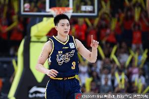 媒体人：广东半场就被上海虐24分 攻防全部被打崩 不知道如何评价