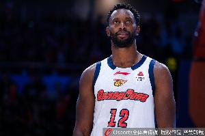 战旧主拉胯了！弗格10中2得到7分7板5助1断1帽 三分3中0