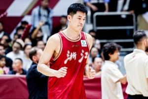 绝对获胜功臣！孟子凯三分6中5贡献15分2助 上半场三分4中4