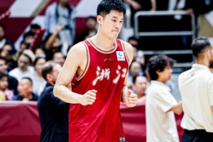原来你是最准的！孟子凯半场首发10分钟 三分4中4独揽12分