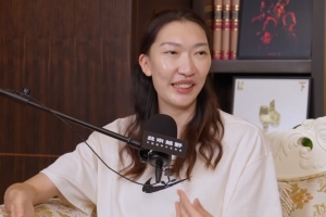 韩旭：感觉男篮球员英语更好 他们更放得开学垃圾话就融入进去了