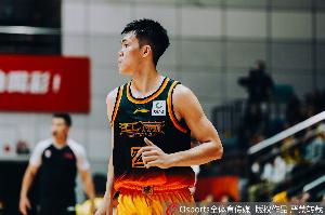 状态回暖！庞峥麟半场8中5拿下12分2篮板4助攻