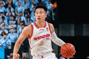 效率依旧差好在积极！贺希宁18中5拿到14分12板3助3断