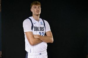 未来可期！媒体人：19岁的弗拉格愈发全能 这只是他的第2个赛季