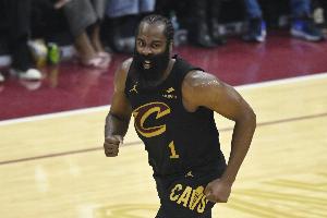 手感冰凉！哈登半场9投4中仅得11分3篮板 三分线外6中1
