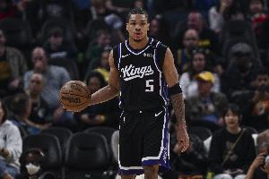 阿卡夫生涯前5场多次30+ NBA近40年来的第三人&比肩艾弗森奥尼尔