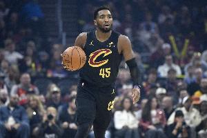 手感冰凉！米切尔上半场7投2中仅得6分1板1助1断