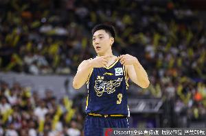 辣眼！胡明轩全场6中1&三分3中0仅得2分3板3助 正负值-16全场最低
