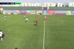 2秒吊射世界波U15世界杯印尼队一脚中圈吊射破门打懵全场