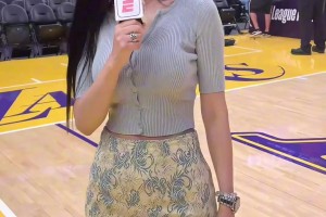 美美哒！前方美女记者周玲安：看NBA新赛季 敬请关注ESPN