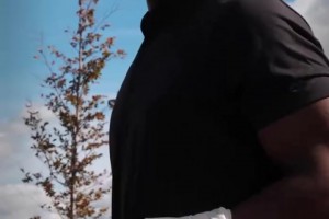 德罗赞：你几岁了？伊巴卡反复回答：22岁啊！实话