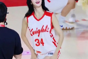赤木晴子的既视感 篮球赛场加油应援的朴姬兰美爆啦